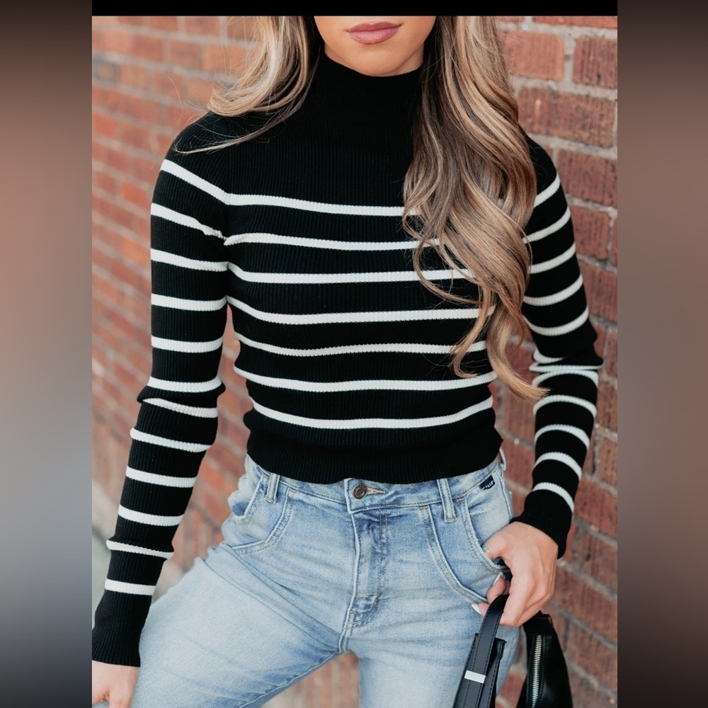 Double Zero Mock Neck Sweater Size Large Black White Striped Ribbed Stretch